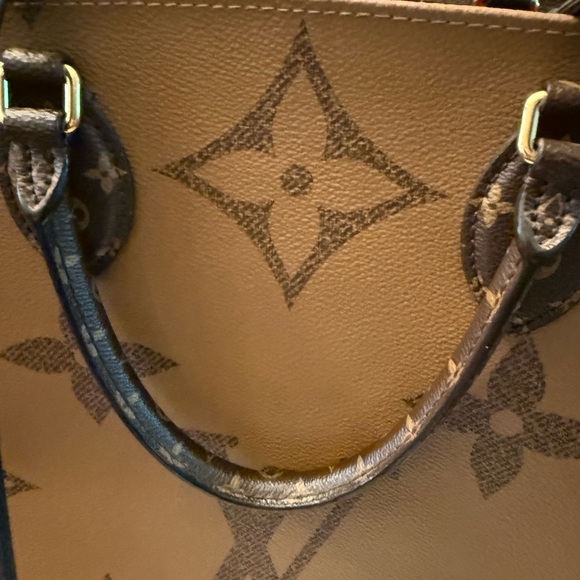 Louis Vuitton GIANT Onthego Tote COA included. - Picture 6 of 7